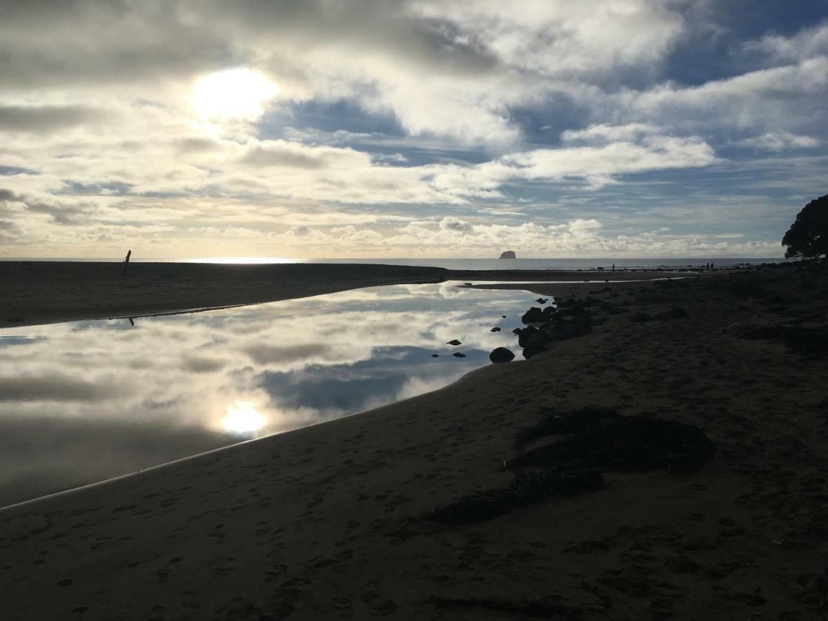 Hot Water Beach Bure Wera Hotwater Beach المظهر الخارجي الصورة